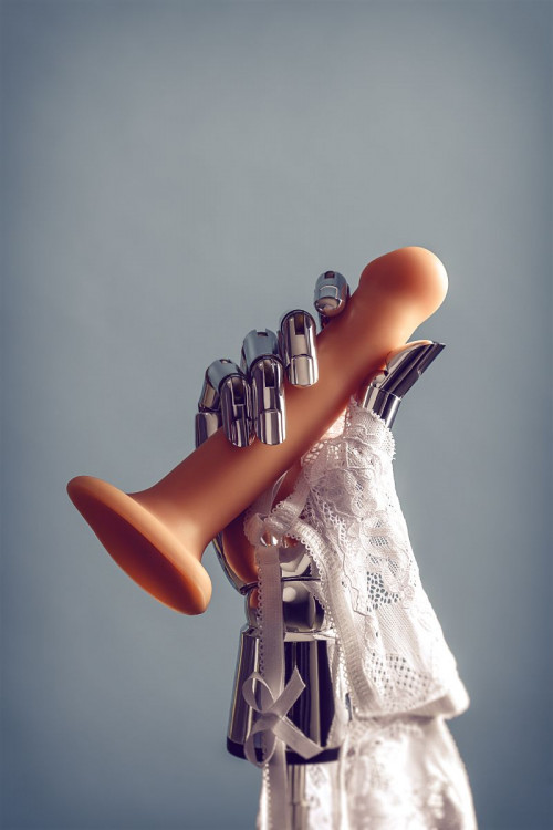 Телесный фаллос на присоске Silicone Bendable Dildo M - 18 см.