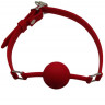Красный дышащий силиконовый кляп-шарик с фиксацией и замочком