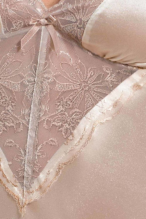 Соблазнительная сорочка Lotus с кружевами на лифе